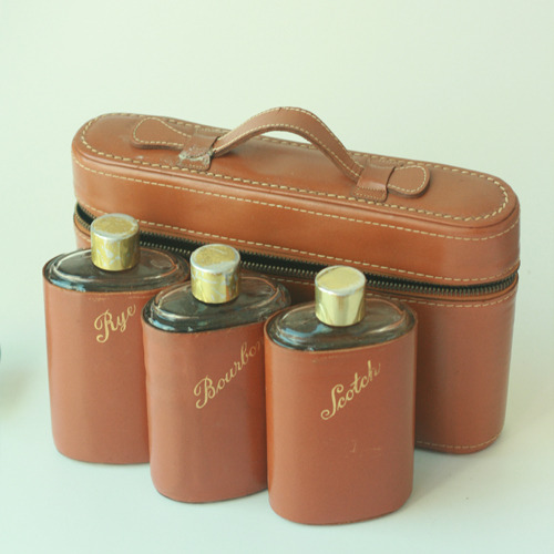 vintage leather flask 바자 10월호에 실린 제품