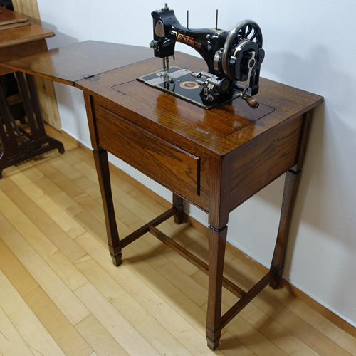 VICKERS SEWING MACHINE