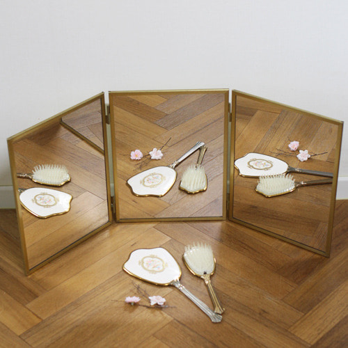 vintage triple folding mirror