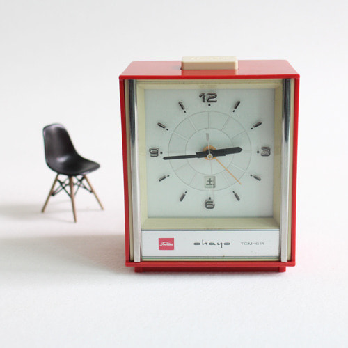 vintage OHAYO red clock 
