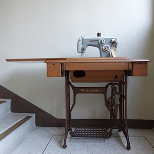 vintage mitsubishi sewing machine