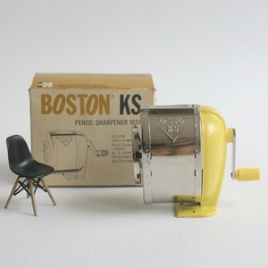 RARE) vintage yellow metal pencil shapner