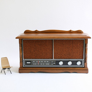 vintage RCA wood radio