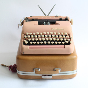 vintage Smith Corona typewriter (RARE)