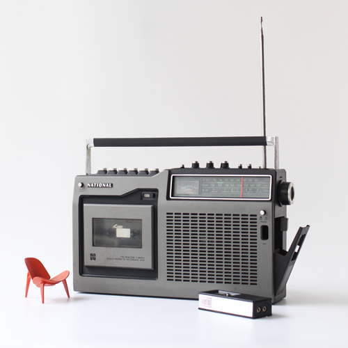 vintage National cassette radio
