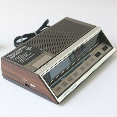 vintage GE digital alarm radio 