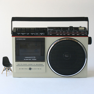 vintage GE cassette player radio (재입고) 럭셔리에 실린 라디오